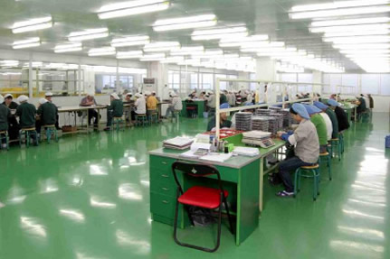 轻触开关包装生产.jpg 轻触开关包装生产.jpg